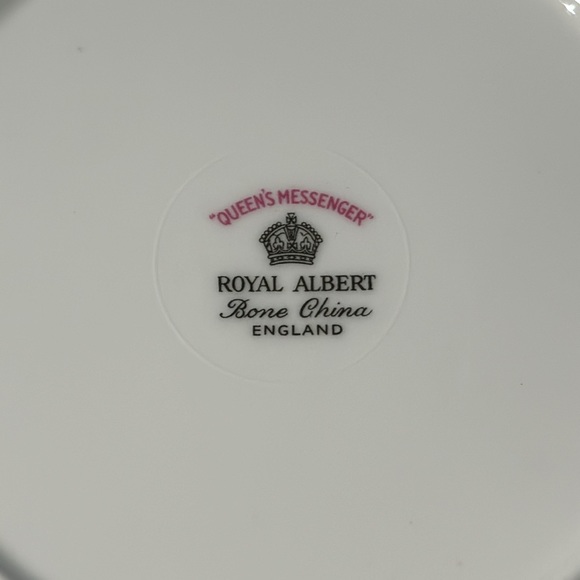 Royal Albert “Queen Messenger “ Plate Trio - Picture 6 of 6